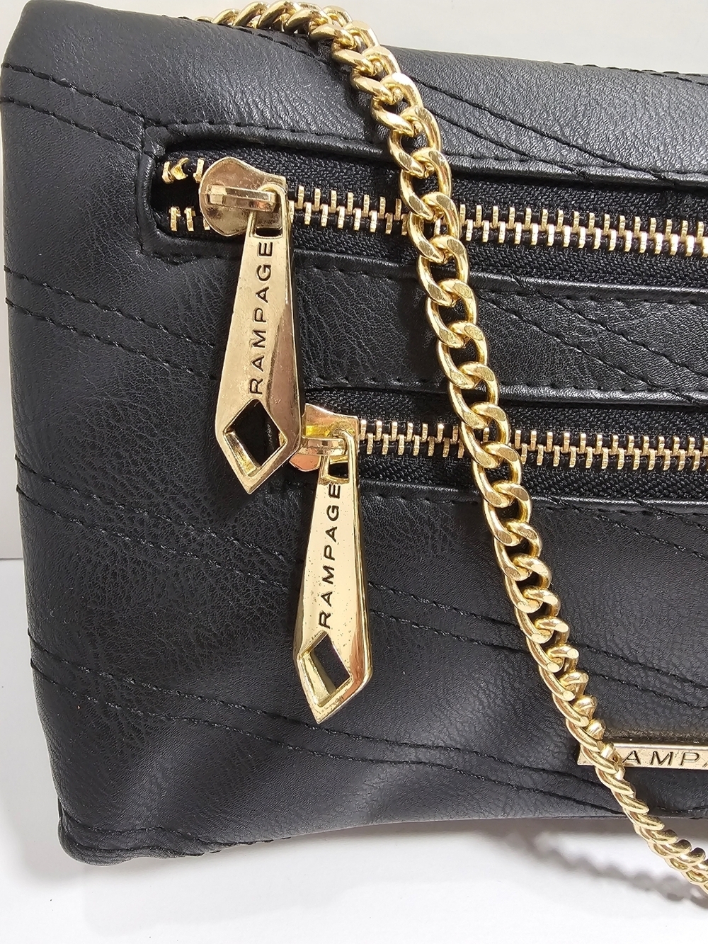 NWT Rampage Black Chevron Quilted Double Zip Crossbody Bag Gold Chain - Picture 3 of 5